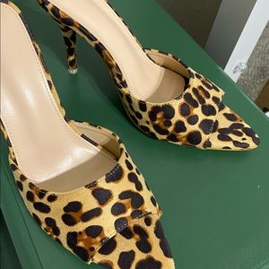 Slide high heels, leopard print, pointed toe